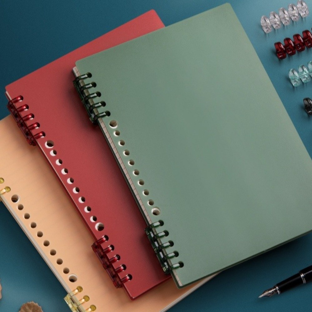 Blank Sheet Music Notebook - Wytrzymały notatnik w formacie A5/B5 w